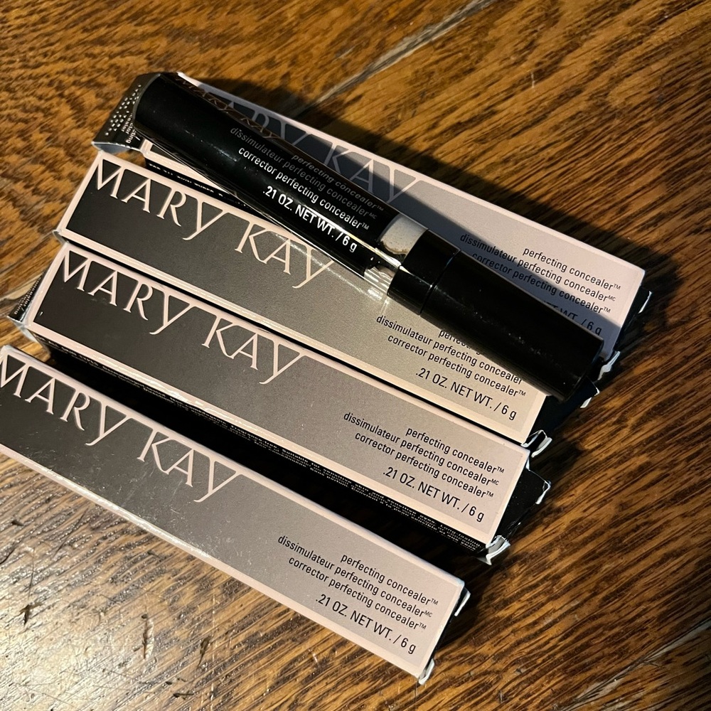 Mary Kay perfecting concealer. Deep ivory, light beige, deep beige NIB
